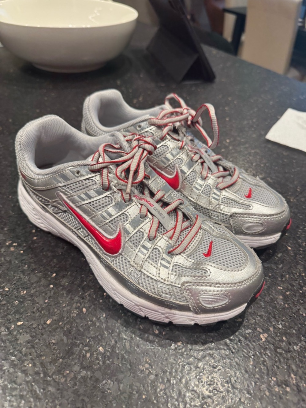 Nike P-6000 kids 4.5 silver Nike shoes - Picture 3 of 8